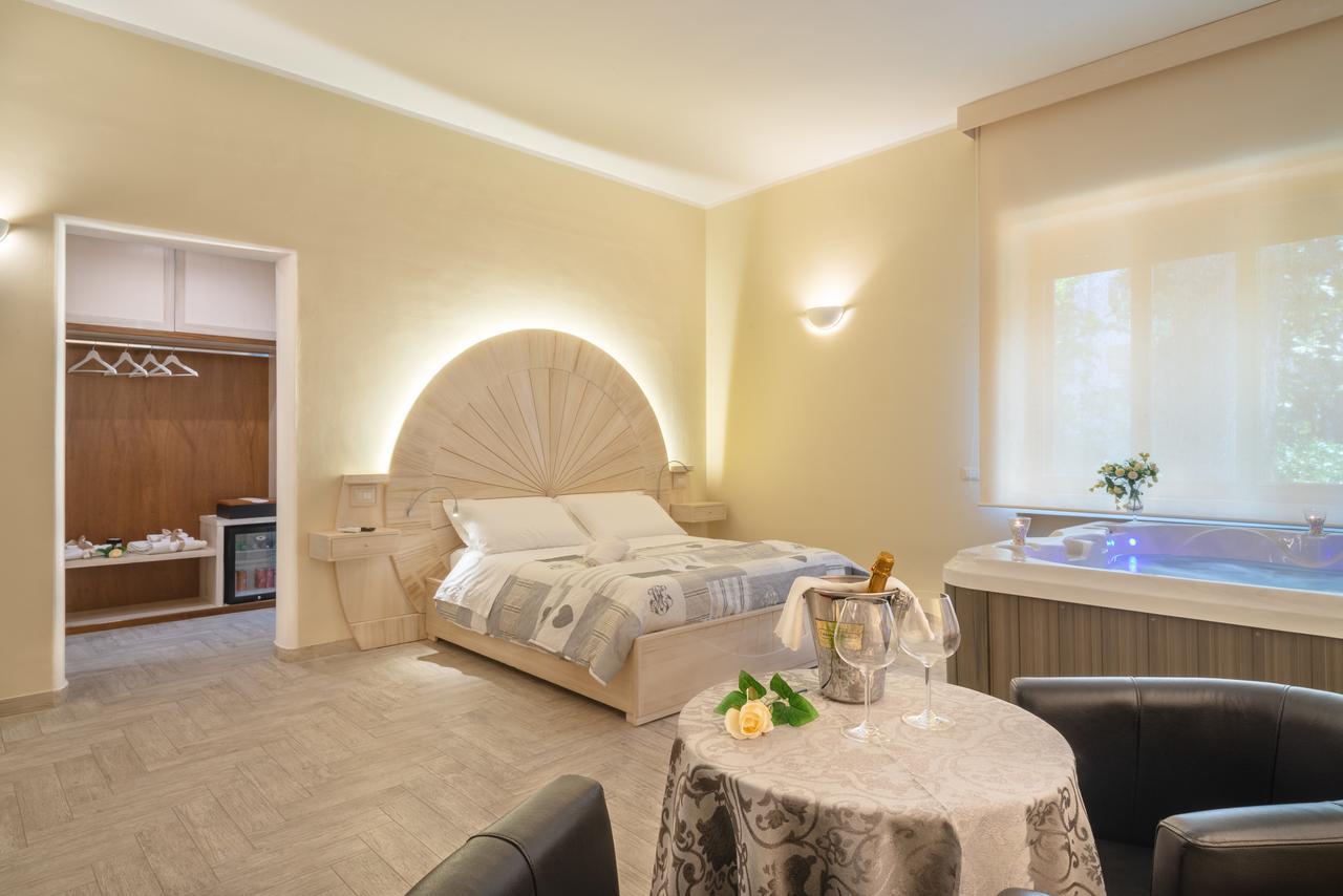 Villa Domus Salento Suites & Rooms Con Parcheggio Privato In Loco Лечче Екстер'єр фото