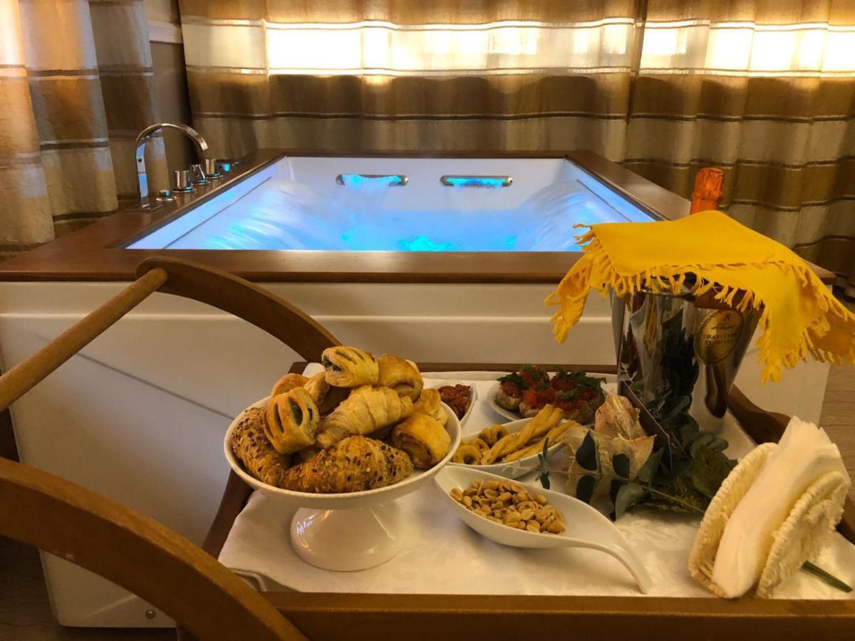 Villa Domus Salento Suites & Rooms Con Parcheggio Privato In Loco Лечче Екстер'єр фото